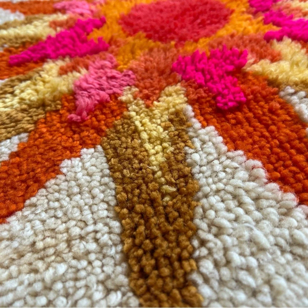 Round Wool Rug with Starburst Design - Picture 10 of 10